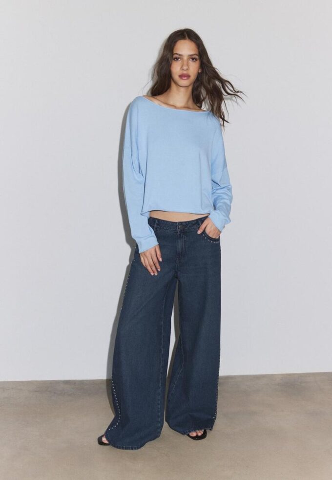 Kurzer Pullover mit U-Boot-Ausschnitt