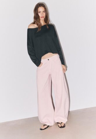 Kurzer Pullover mit U-Boot-Ausschnitt