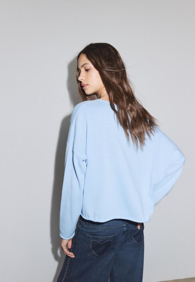 Kurzer Pullover mit U-Boot-Ausschnitt
