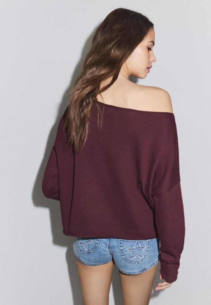 Kurzer Pullover mit U-Boot-Ausschnitt