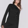 Kurzes asymmetrisches Kleid Kurzes asymmetrisches Kleid