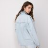 Kurzes Denim-Overshirt mit Nieten Kurzes Denim-Overshirt mit Nieten