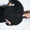 Kurzes Denim-Overshirt mit Nieten Kurzes Denim-Overshirt mit Nieten