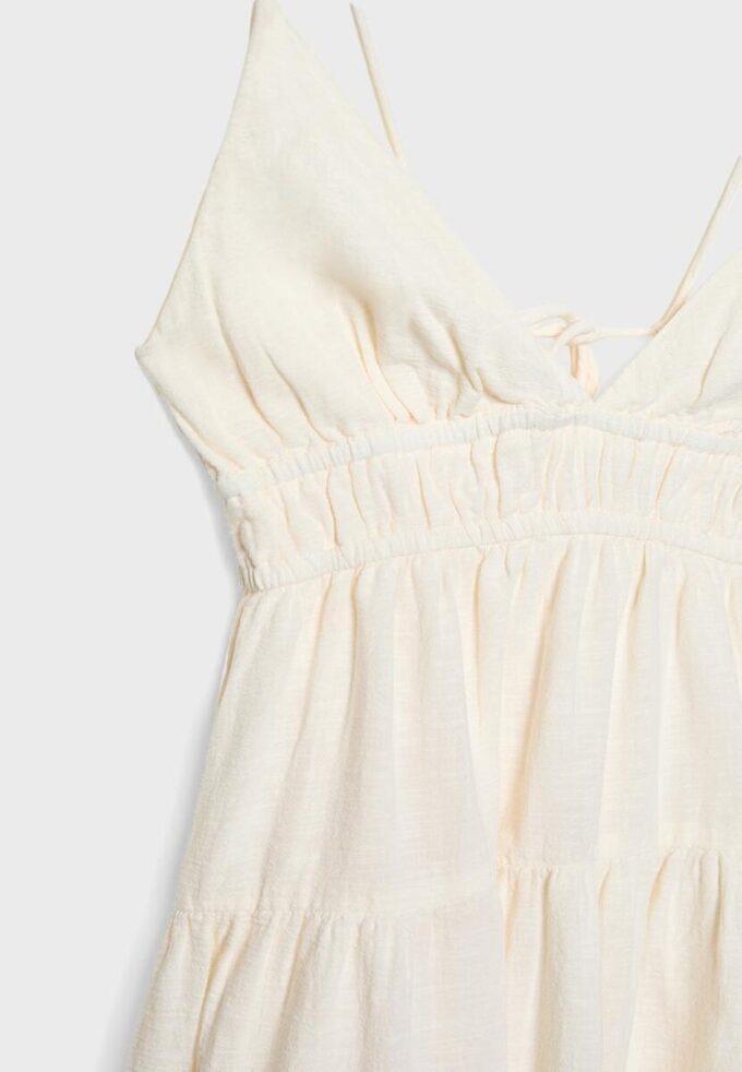 Kurzes, fließendes Kleid mit Bindedetail am Rücken Kurzes, fließendes Kleid mit Bindedetail am Rücken