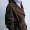Kurzes, fließendes Trenchcoat mit Gürtel