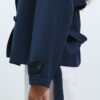 Kurzes, fließendes Trenchcoat mit Gürtel Kurzes, fließendes Trenchcoat mit Gürtel