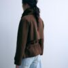 Kurzes, fließendes Trenchcoat mit Gürtel