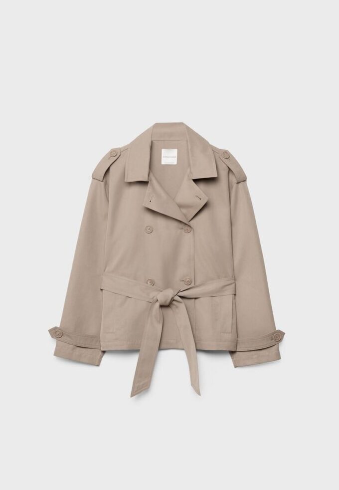 Kurzes, fließendes Trenchcoat mit Gürtel Kurzes, fließendes Trenchcoat mit Gürtel