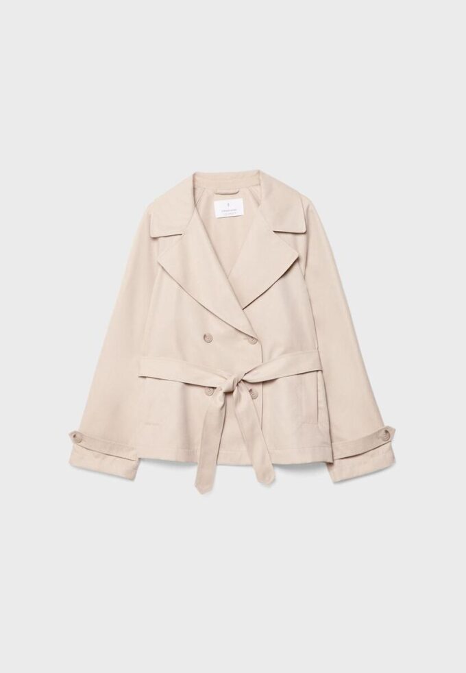 Kurzes, fließendes Trenchcoat mit Gürtel Kurzes, fließendes Trenchcoat mit Gürtel