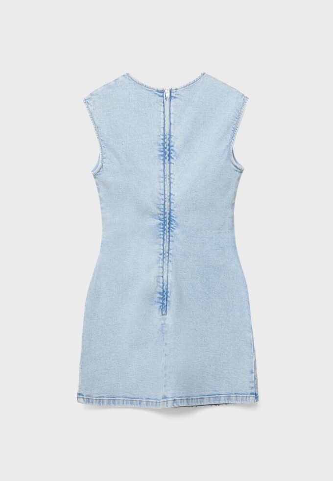 Kurzes Jeanskleid mit Strass Kurzes Jeanskleid mit Strass