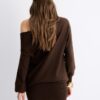 Kurzes Strickkleid mit U-Boot-Ausschnitt Kurzes Strickkleid mit U-Boot-Ausschnitt
