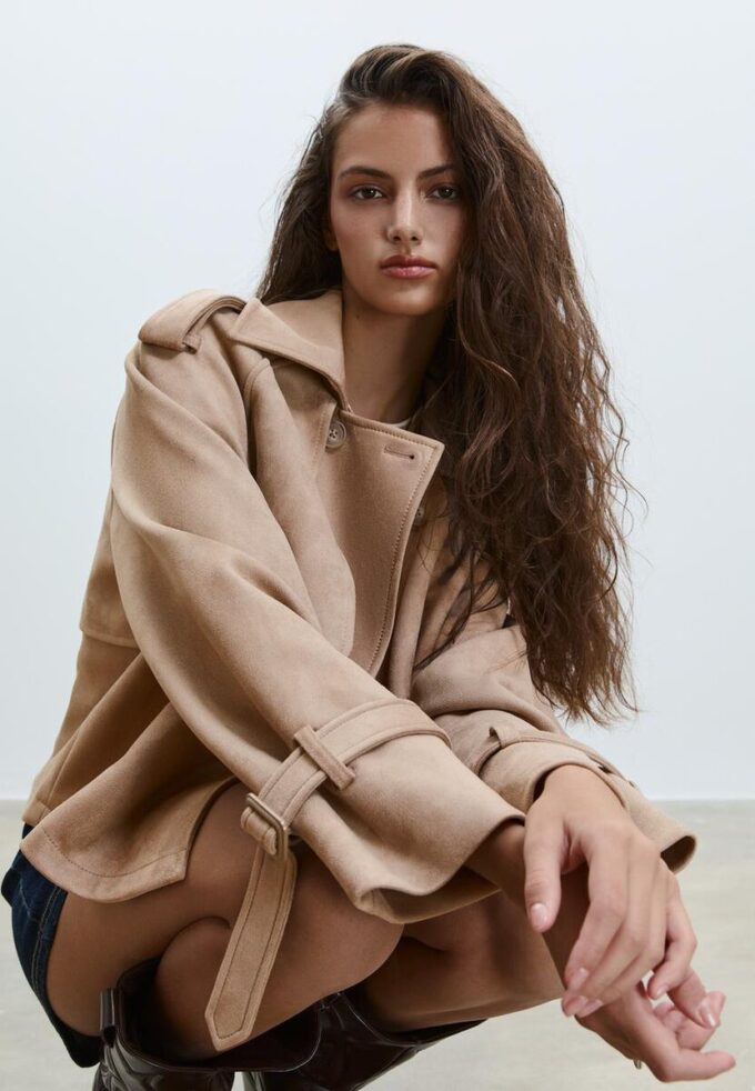 Kurzes Trenchcoat aus Kunstwildleder