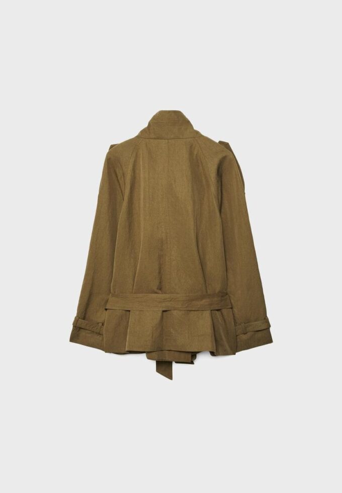 Kurzes Trenchcoat mit hohem Kragen