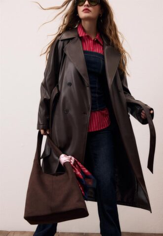 Langer Trenchcoat aus Kunstleder