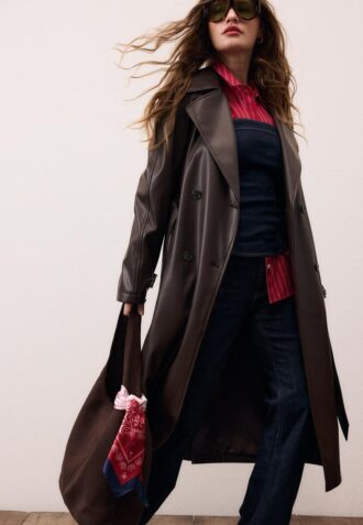 Langer Trenchcoat aus Kunstleder