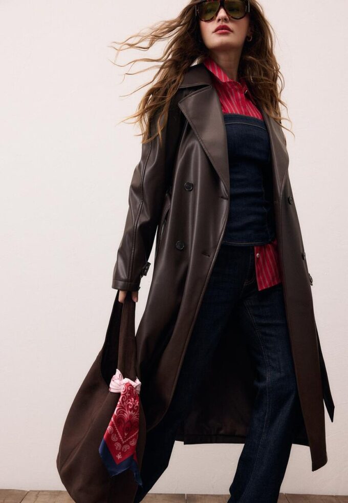 Langer Trenchcoat aus Kunstleder Langer Trenchcoat aus Kunstleder