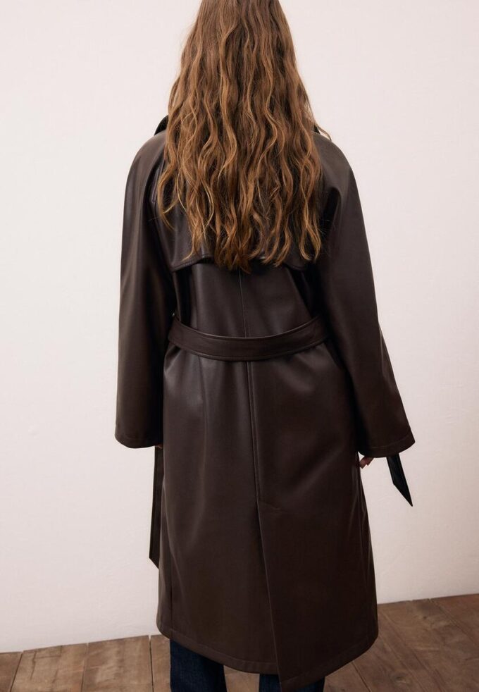 Langer Trenchcoat aus Kunstleder Langer Trenchcoat aus Kunstleder