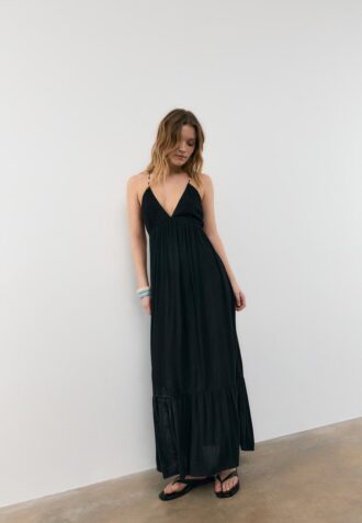 Langes Crêpe-Kleid mit Perlenverzierten Trägern
