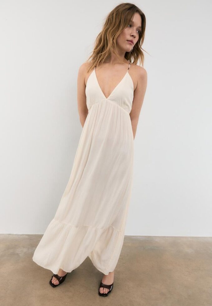 Langes Crêpe-Kleid mit Perlenverzierten Trägern