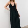 Langes Crêpe-Kleid mit Perlenverzierten Trägern