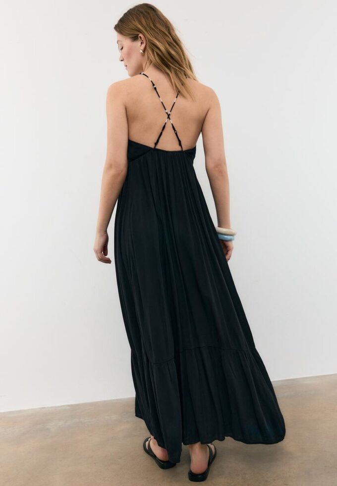 Langes Crêpe-Kleid mit Perlenverzierten Trägern