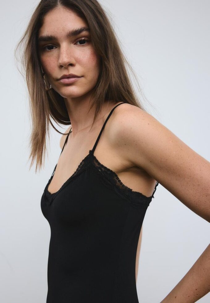 Langes Kleid aus Spitzenstrick