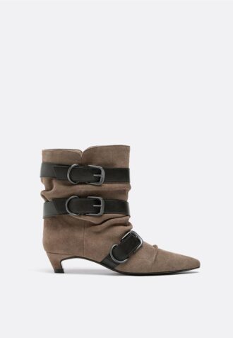 Leder-Stiefeletten mit Kitten-Heel und Gürtel