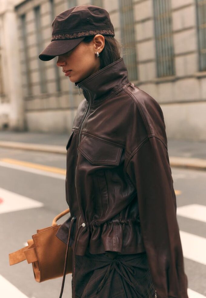 Lederjacke mit Taschen und verstellbarer Taille Lederjacke mit Taschen und verstellbarer Taille