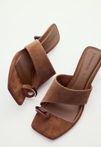 Ledersandaletten mit Kitten-Heel