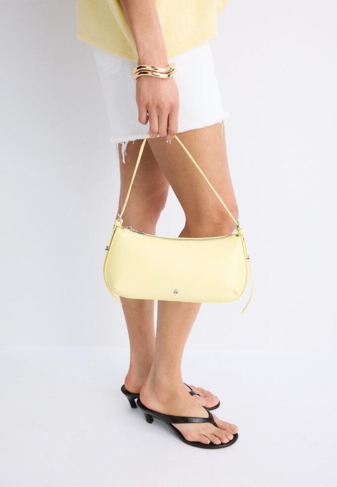Längliche Schultertasche mit Ösen