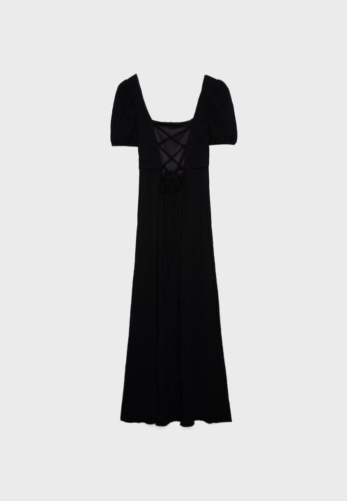 Lockeres Maxikleid mit gekreuztem Rücken Lockeres Maxikleid mit gekreuztem Rücken