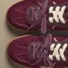 Lässige Sneaker mit doppelter Schnürung