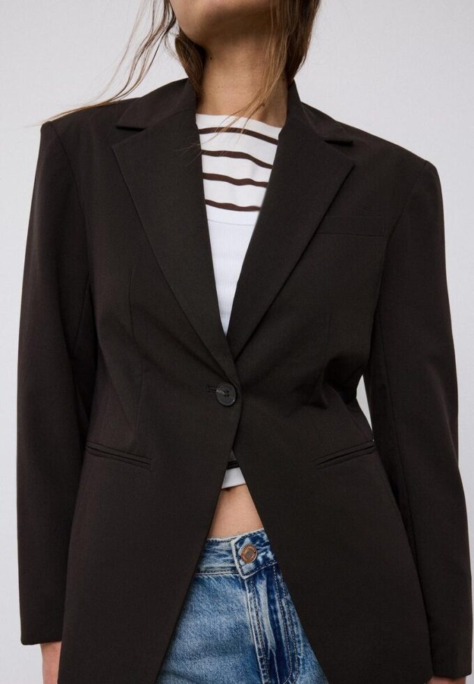 Maßgeschneiderter Blazer mit Knopfleiste