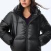 Metallic-Daunenjacke mit Kapuze Metallic-Daunenjacke mit Kapuze