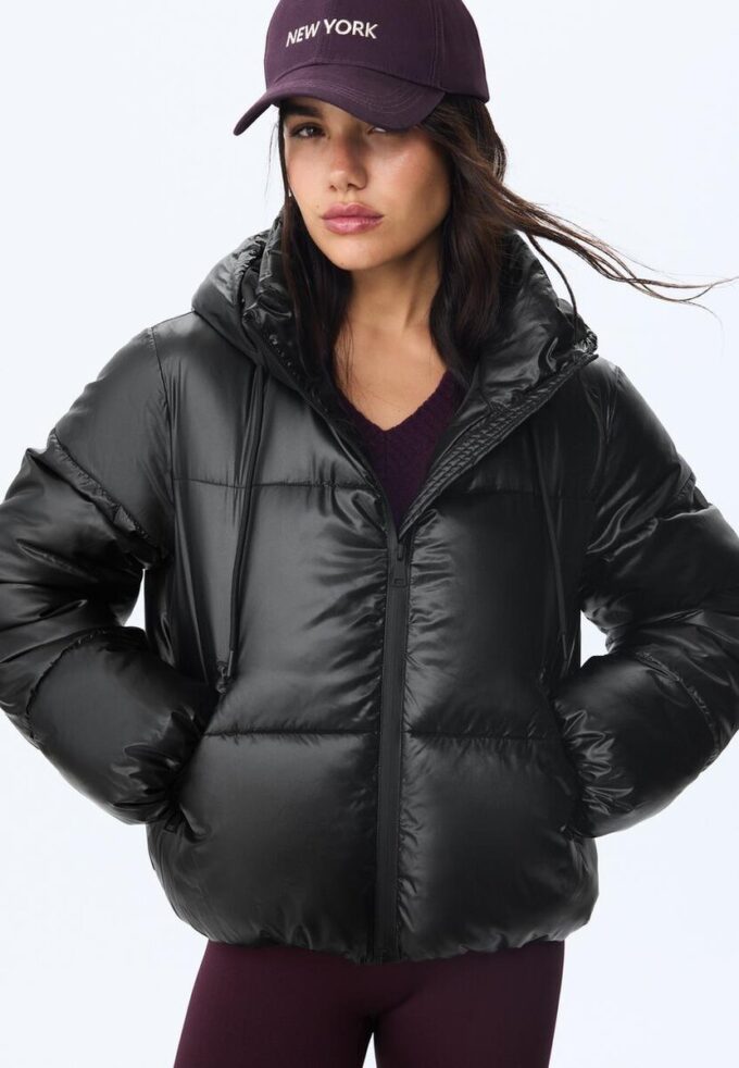Metallic-Daunenjacke mit Kapuze Metallic-Daunenjacke mit Kapuze