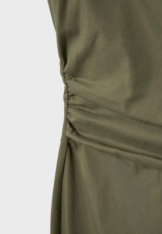 Midi-Kleid aus Bengalin mit quadratischem Ausschnitt Midi-Kleid aus Bengalin mit quadratischem Ausschnitt