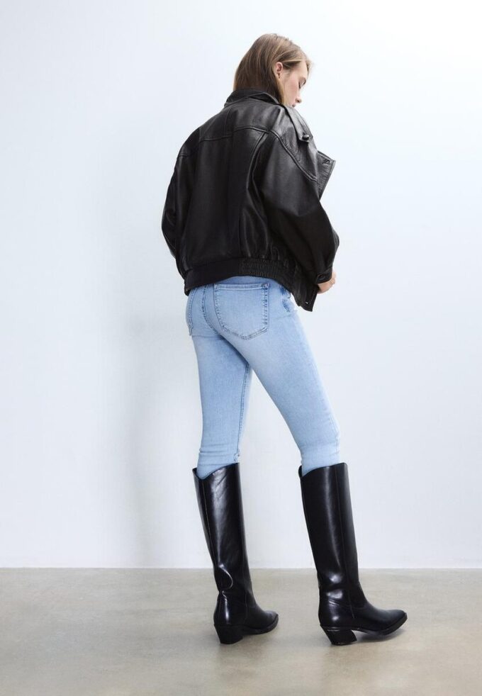Oversize-Jacke mit Klappe aus 100 % Leder Oversize-Jacke mit Klappe aus 100 % Leder