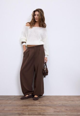 Pullover aus Mesh-Strick mit U-Boot-Ausschnitt Pullover aus Mesh-Strick mit U-Boot-Ausschnitt