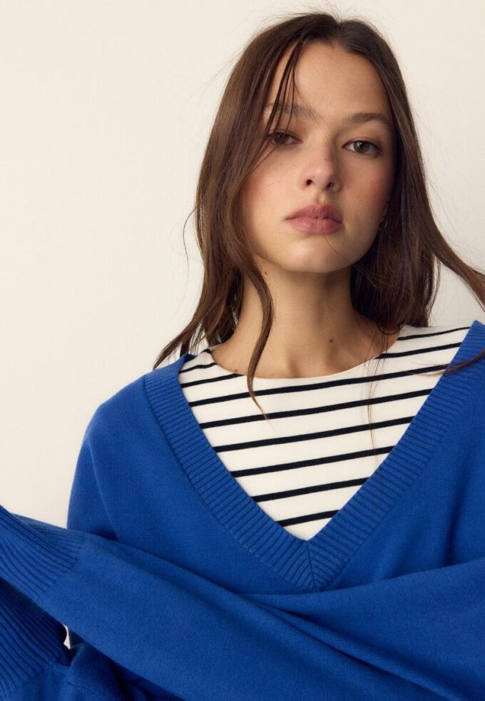 Pullover mit V-Ausschnitt und Fledermausärmeln Pullover mit V-Ausschnitt und Fledermausärmeln