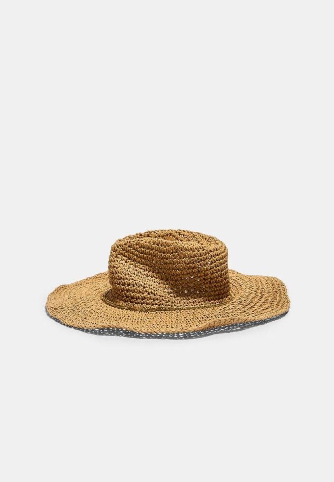 Raffia-Hut