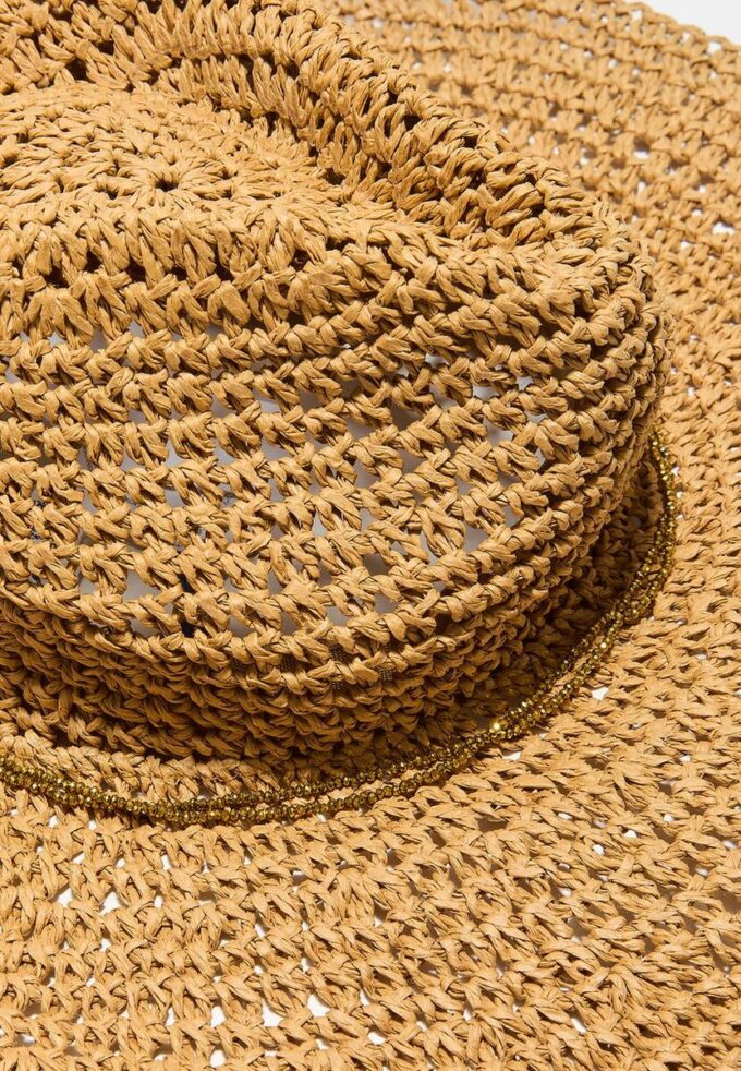 Raffia-Hut