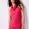 Rückenfreies Midi-Kleid mit Neckholder Rückenfreies Midi-Kleid mit Neckholder