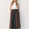 Ärmelloses Midikleid aus zwei Materialien mit Gürtel