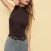 Ärmelloses T-Shirt mit Trichterkragen