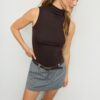 Ärmelloses T-Shirt mit Trichterkragen