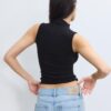 Ärmelloses T-Shirt mit Trichterkragen Ärmelloses T-Shirt mit Trichterkragen
