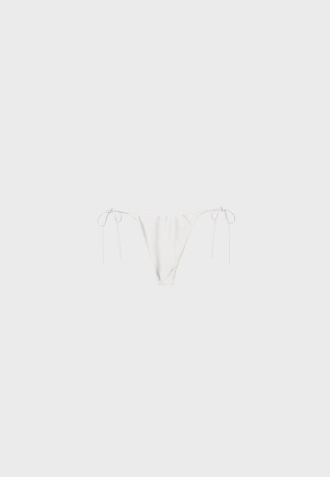 Satin-Bikini-Höschen im Brazilian-Stil Satin-Bikini-Höschen im Brazilian-Stil