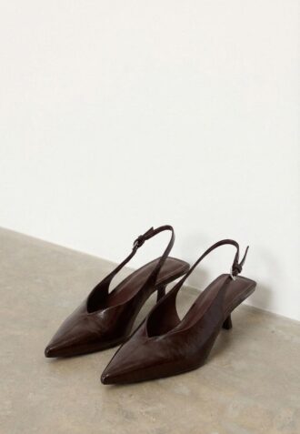 Schuhe mit V-Ausschnitt und Kitten-Absatz