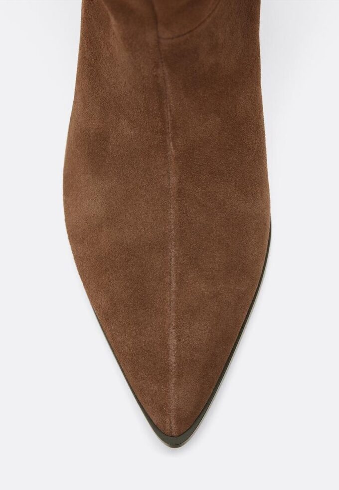 Slouchy Leder-Stiefel mit Kitten-Heel