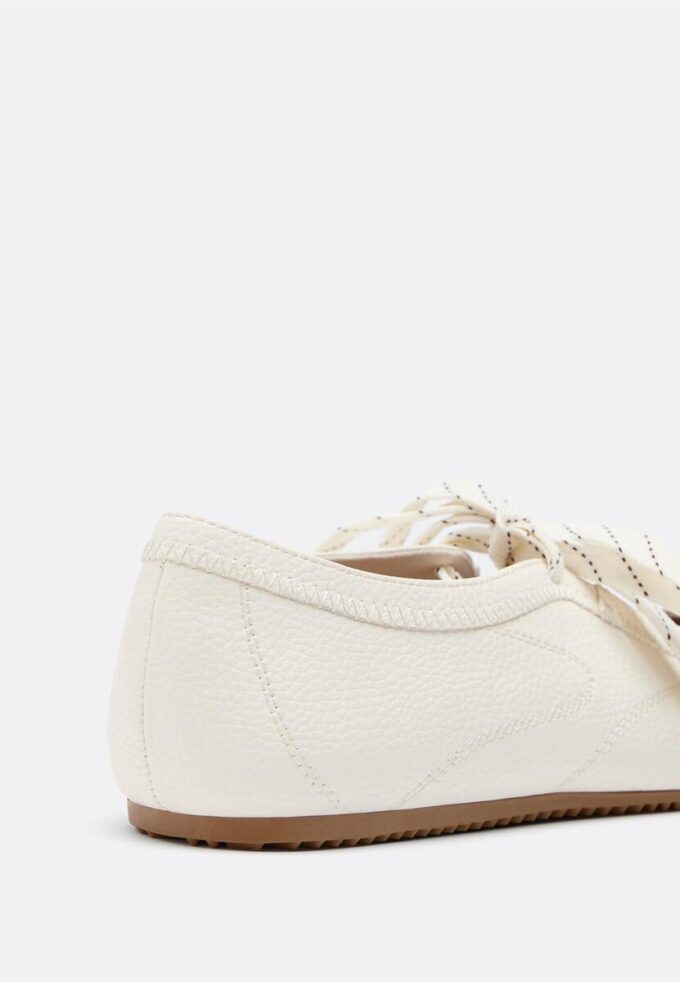 Sneaker-Ballerinas mit Schleife
